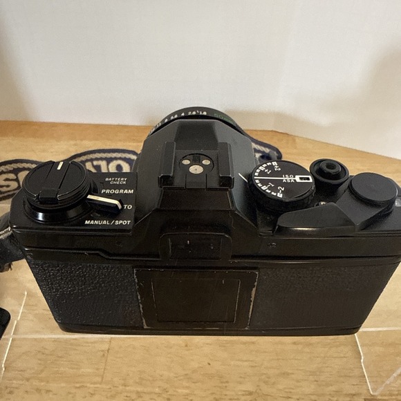 Olympus OM-2s Film Camera W/50mm F1.8 Lens Kit - Picture 5 of 16